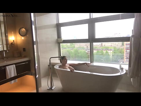 ❤️ Napakalaking babe madamdamin jerking off ang kanyang puki sa banyo ️❌ super porn sa amin