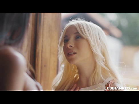 ❤️ Umuwi si Girl pagkalipas ng ilang buwan at kinain niya ang puki ng kanyang madrasta ️❌ super porn sa amin