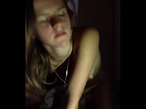 ❤️ Ang isang batang babae masturbates at cums ️❌ super porn sa amin