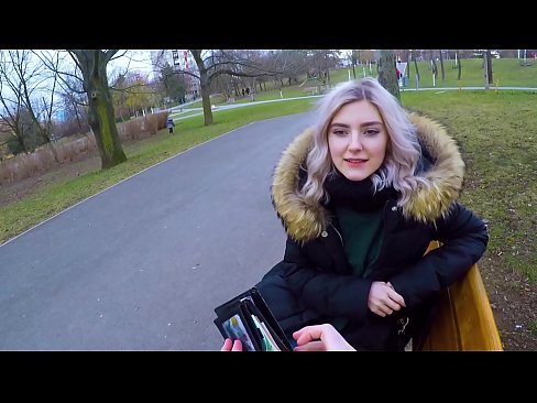 ❤️ Nilulon ang mainit na cum ng isang estranghero para sa pera - blowjob sa parke ni Eva Elfie ️❌ super porn sa amin